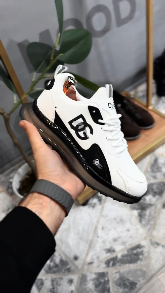 Men's Black And White Shock Absorption Sneaker