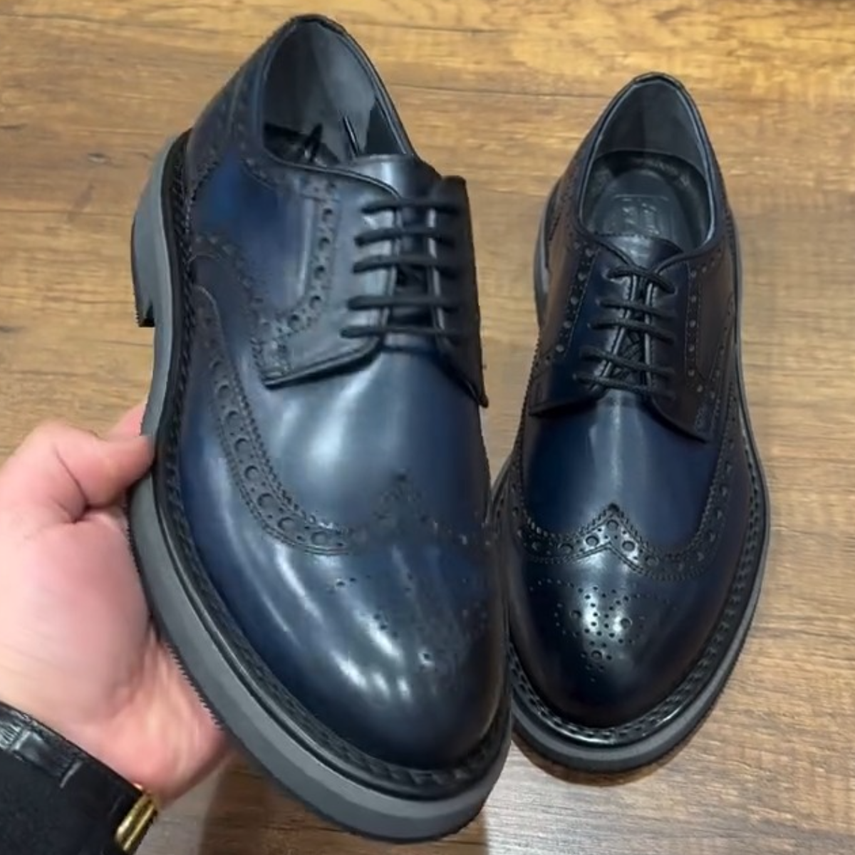 Men's Engraved Pattern Leather Shoes