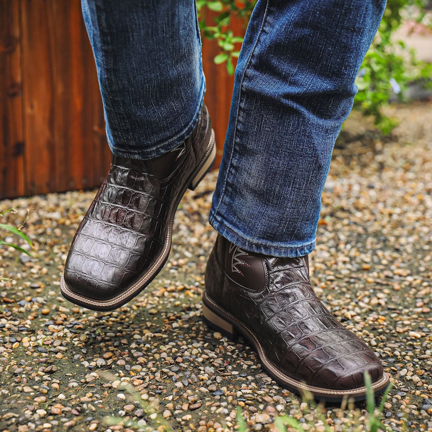 Crocodile Embroidered Vintage Wide Toe Western Cowboy Boots