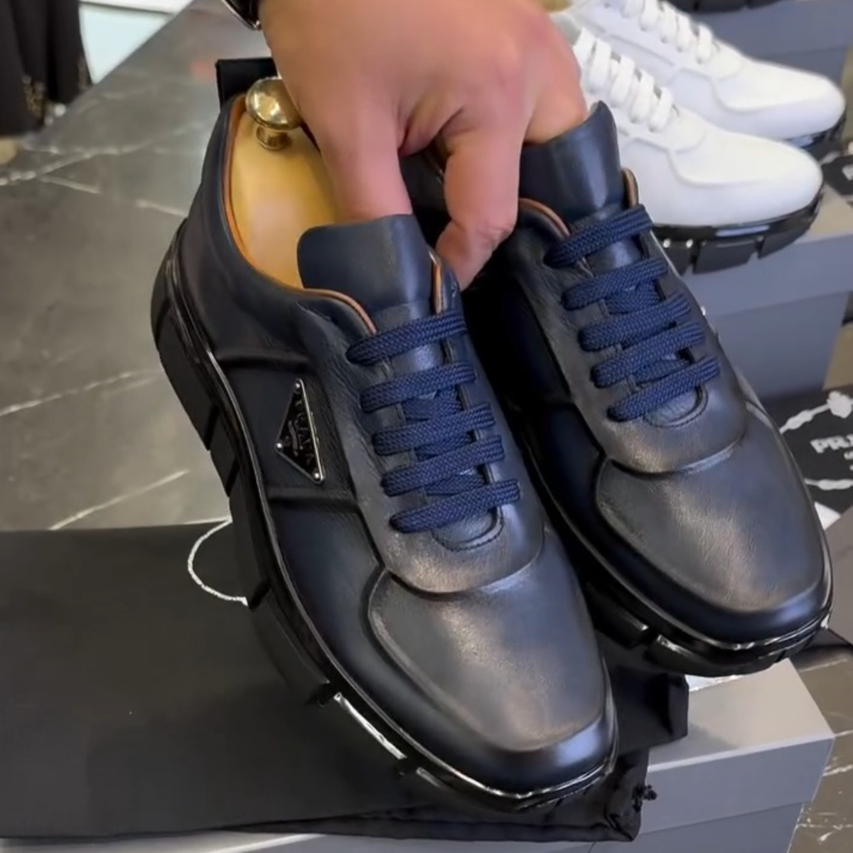 Men’s Fashion Sneakers – Street Vibe With Bold Sole