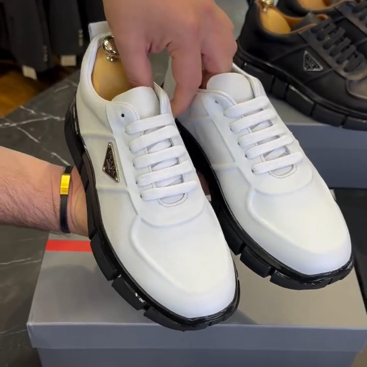Men’s Fashion Sneakers – Street Vibe With Bold Sole