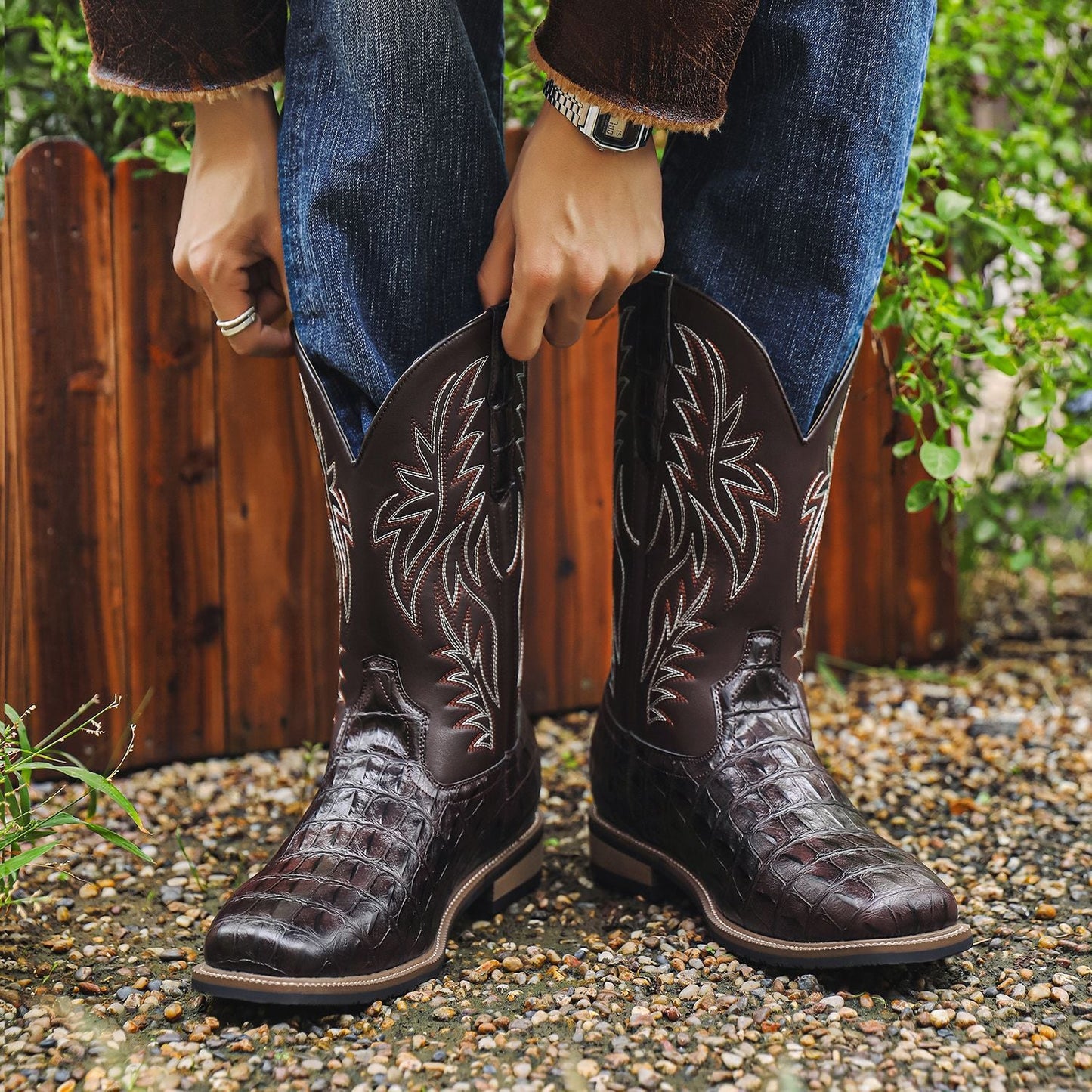 Crocodile Embroidered Vintage Wide Toe Western Cowboy Boots